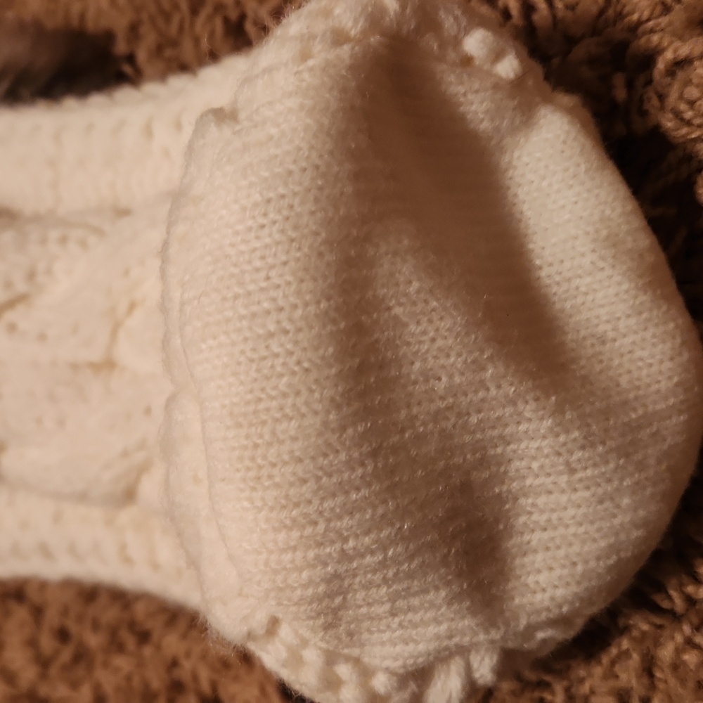 UGG Cable Knit Cream Wine Bottle Holder with Faux Fur Trim - Picture 4 of 7